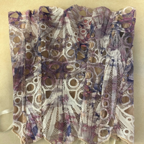 PrettyLittleThing Purple and White Strapless Lace Blouse - Picture 3 of 4